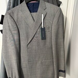 Tommy Hilfiger NWT suit 42R